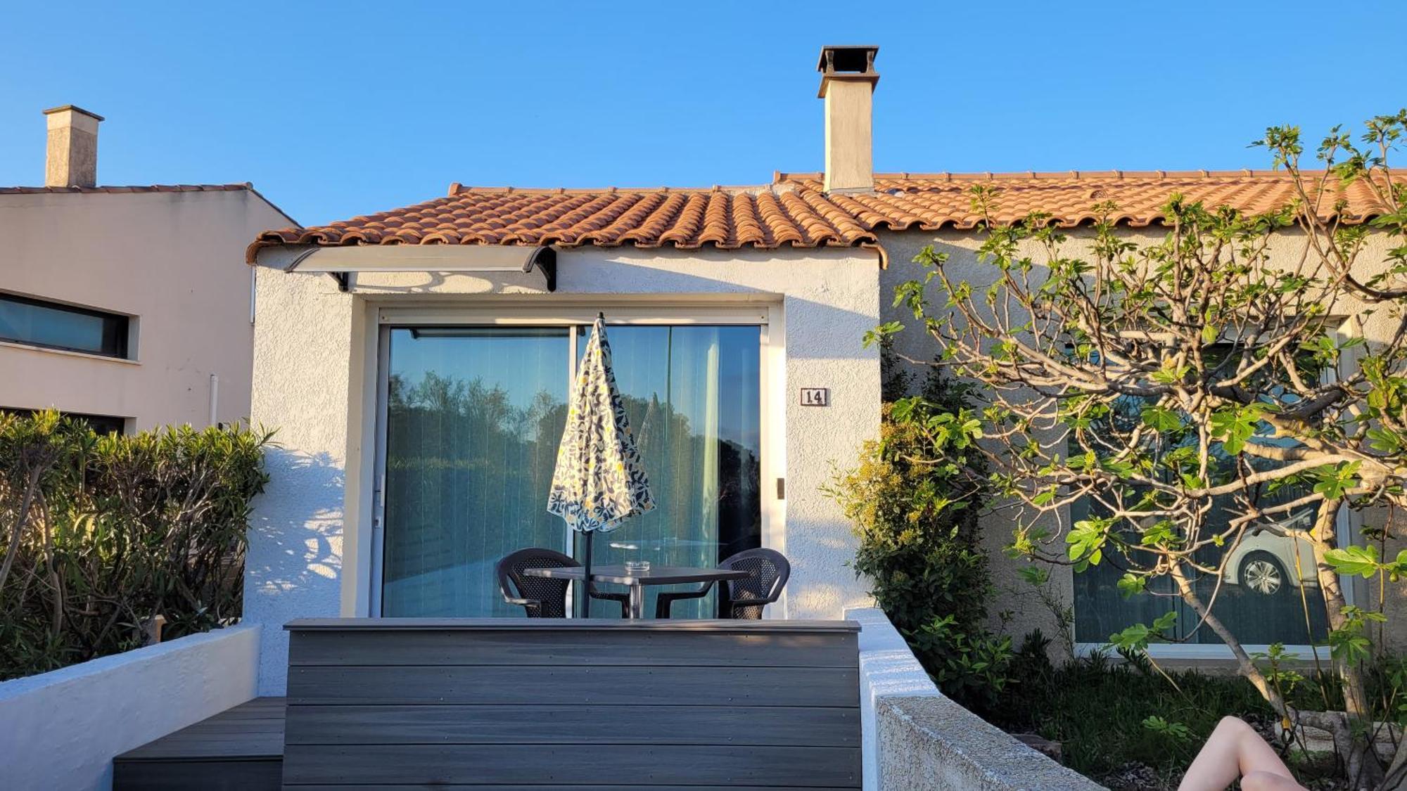 Villa Meze Avec Vue Face A L'Etang Extérieur photo