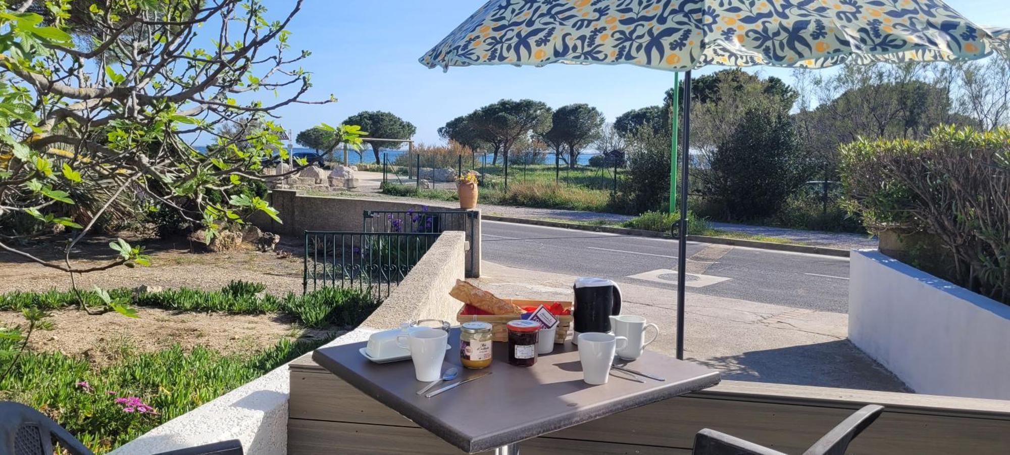 Villa Meze Avec Vue Face A L'Etang Extérieur photo